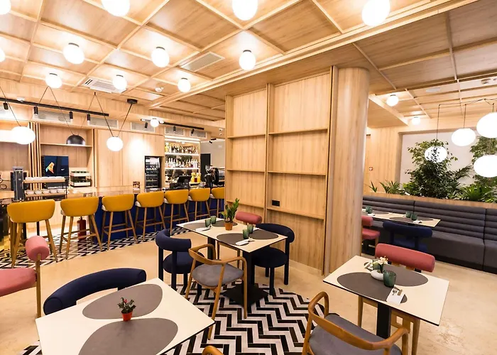 מלון Mercure Cantemir 4*