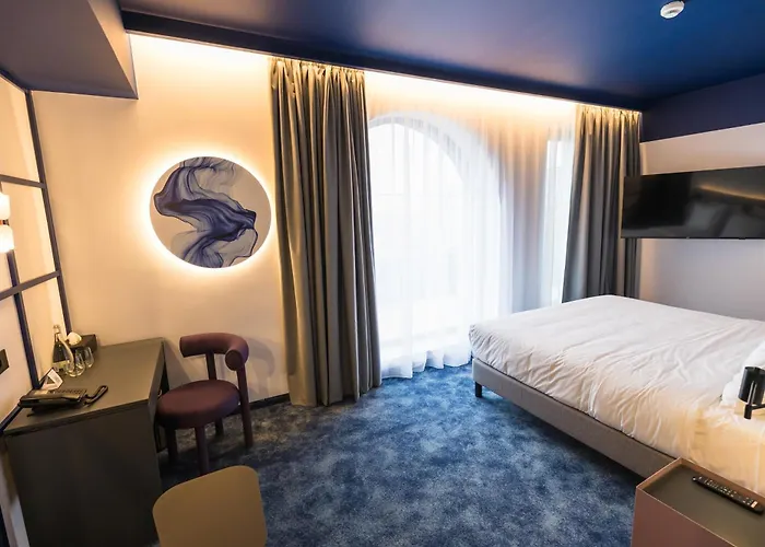 מלון Mercure Cantemir 4*