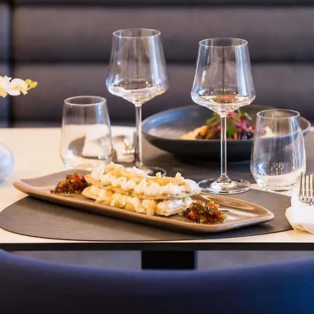 מלון Mercure Cantemir 4*